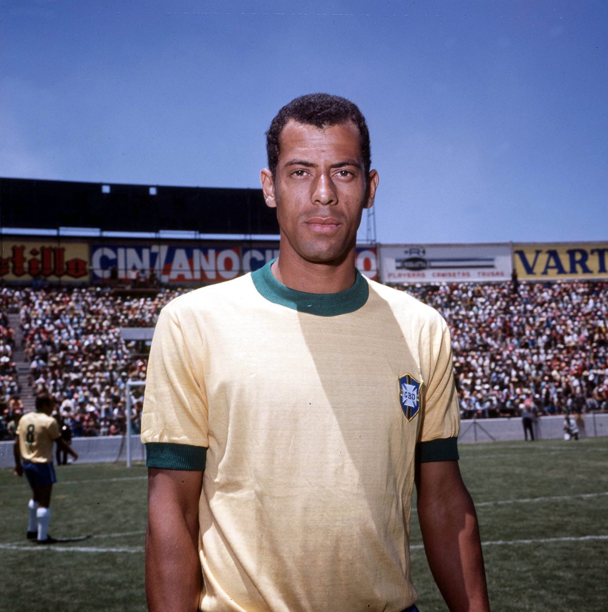 RIP to legendary footballer Carlos Alberto, @CBF_Futebol captain and @FIFAWorldCup winner https://t.co/fVHC8fWNET