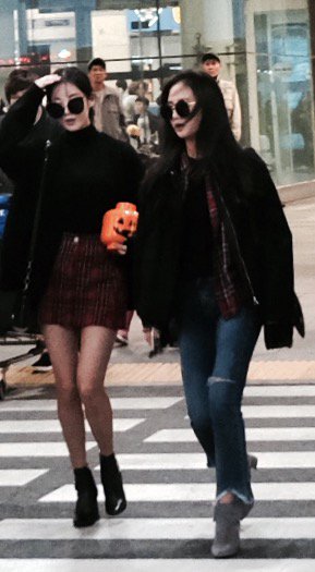 [PIC][25-10-2016]Yuri và SeoHyun trở về Hàn Quốc vào hôm nay Cvn9CHyUkAA5Vi_