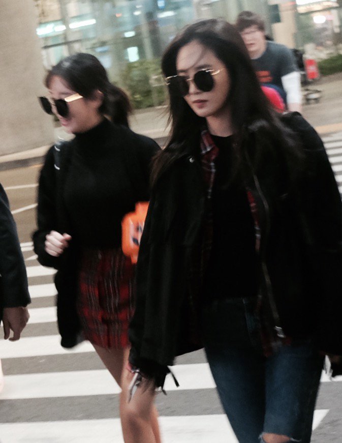 [PIC][25-10-2016]Yuri và SeoHyun trở về Hàn Quốc vào hôm nay Cvn9CTdUIAQ6dSd
