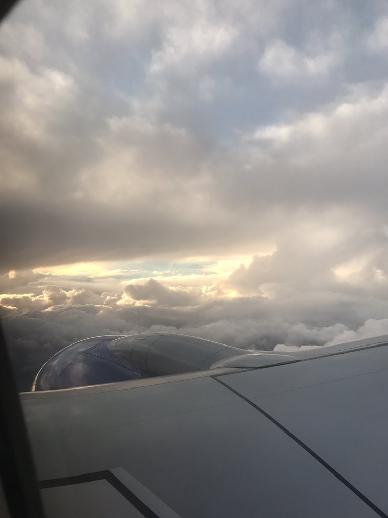 Bam2Knight's tweet photo. My flight back home yesterday... 😌✨ #GodIsGreat #BouncingOffClouds #InfiniteLoveAndGratitude https://t.co/zJwh9bqOAa