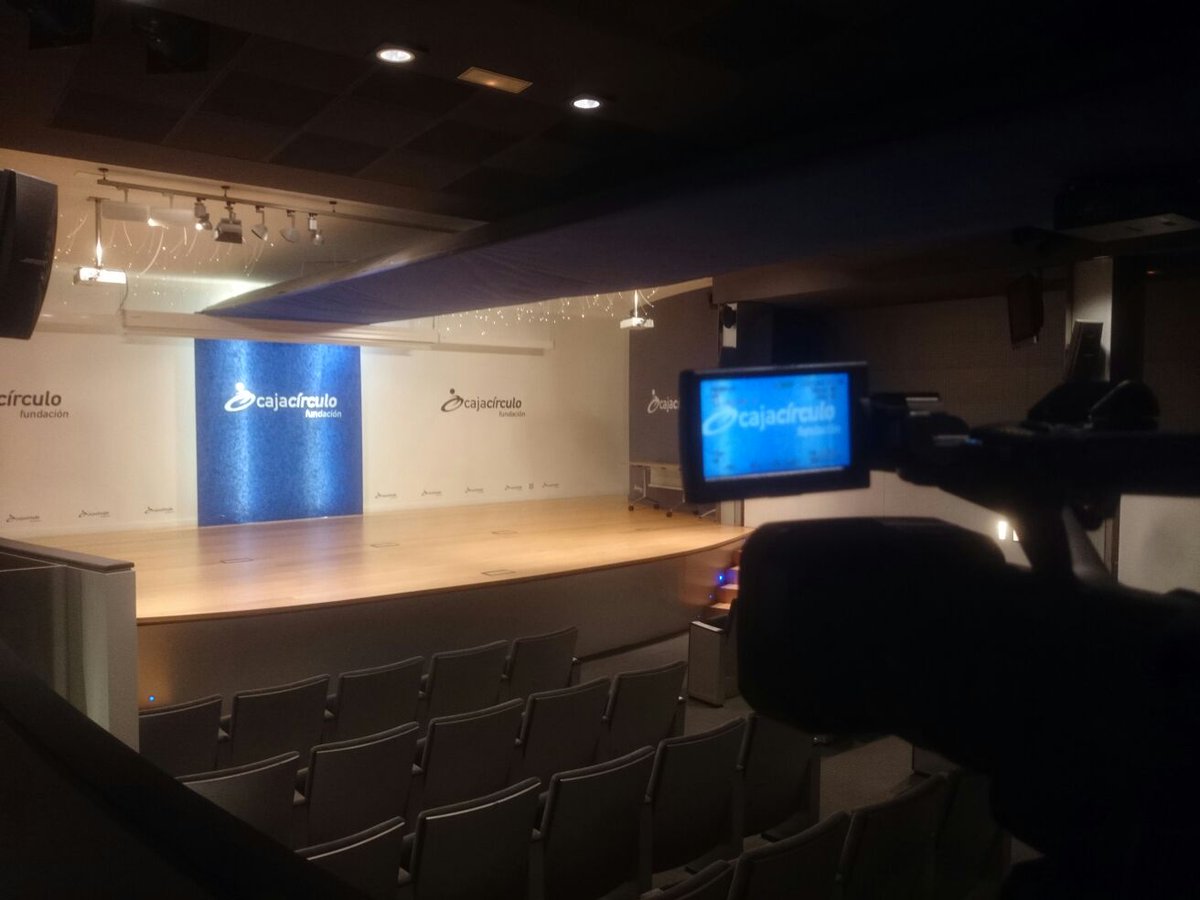 BURCODE :: Streaming tweet media