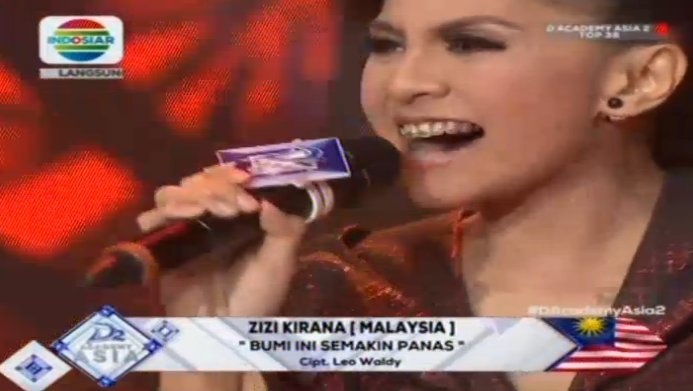 Indosiar's tweet photo. Bumi Semakin Panas nih kalau kontestan asal Malaysia @mrs_zizi yang nyanyi di panggung #DAcademyAsia2 https://t.co/sxDeL4kdLf