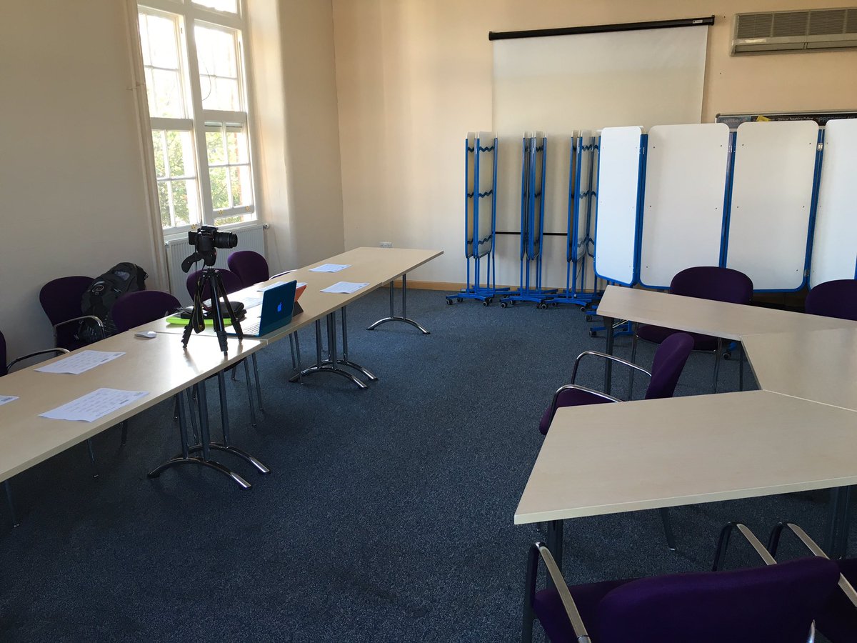 DrKishanRees's tweet photo. Ready 4 training #TomorrowsDoctors with panel interview preparation @LincolnUMED the best #MEDEd dept in the country (IMHO!) #juniordoctors https://t.co/Fe35uN1lRu