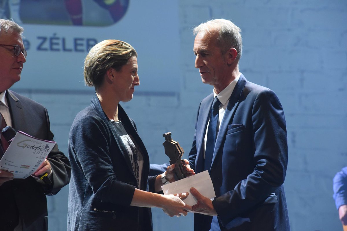 BelRedFlames's tweet image. Félicitations @AlineZeler ! Lauréate du Godefroid Sport 2016, prix prestigieux @ProvLux ! 🔥⚽🏅