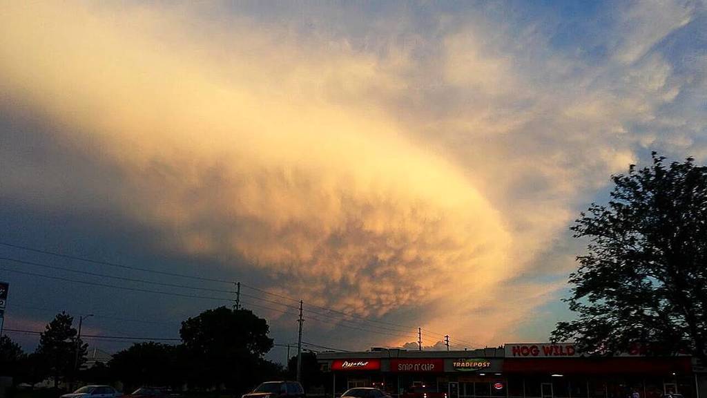 KansasTourism's tweet photo. #KansasCity Looking south from 21st and Tyler #kswx #wichita #kansas #kansasclouds #kansasskies #igclouds #igskies … https://t.co/i06h4LBAit