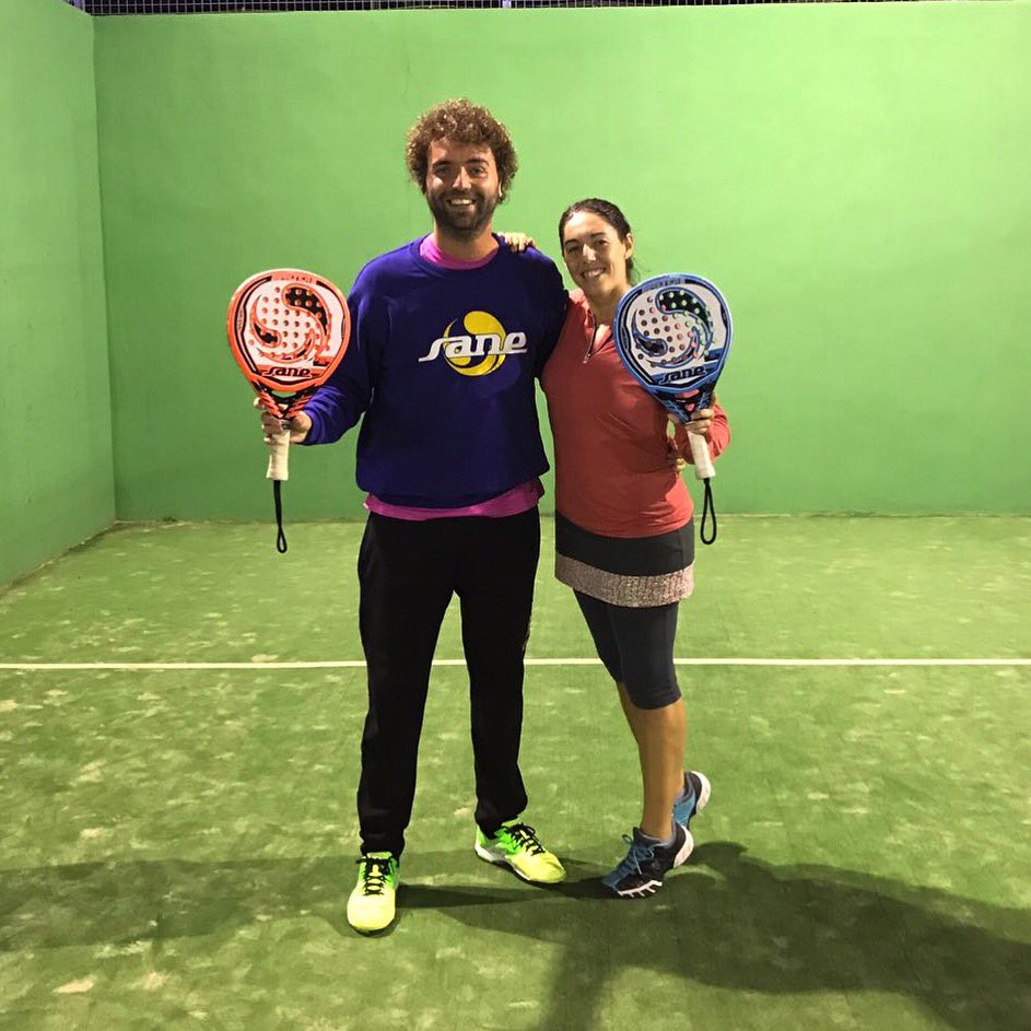 Curro es monitor SANE y Ana Belén es jugadora y monitora SANE, y ambos llevan nuestra marca por todo Cádiz y parte del extranjero😉 ¡Gracias!
