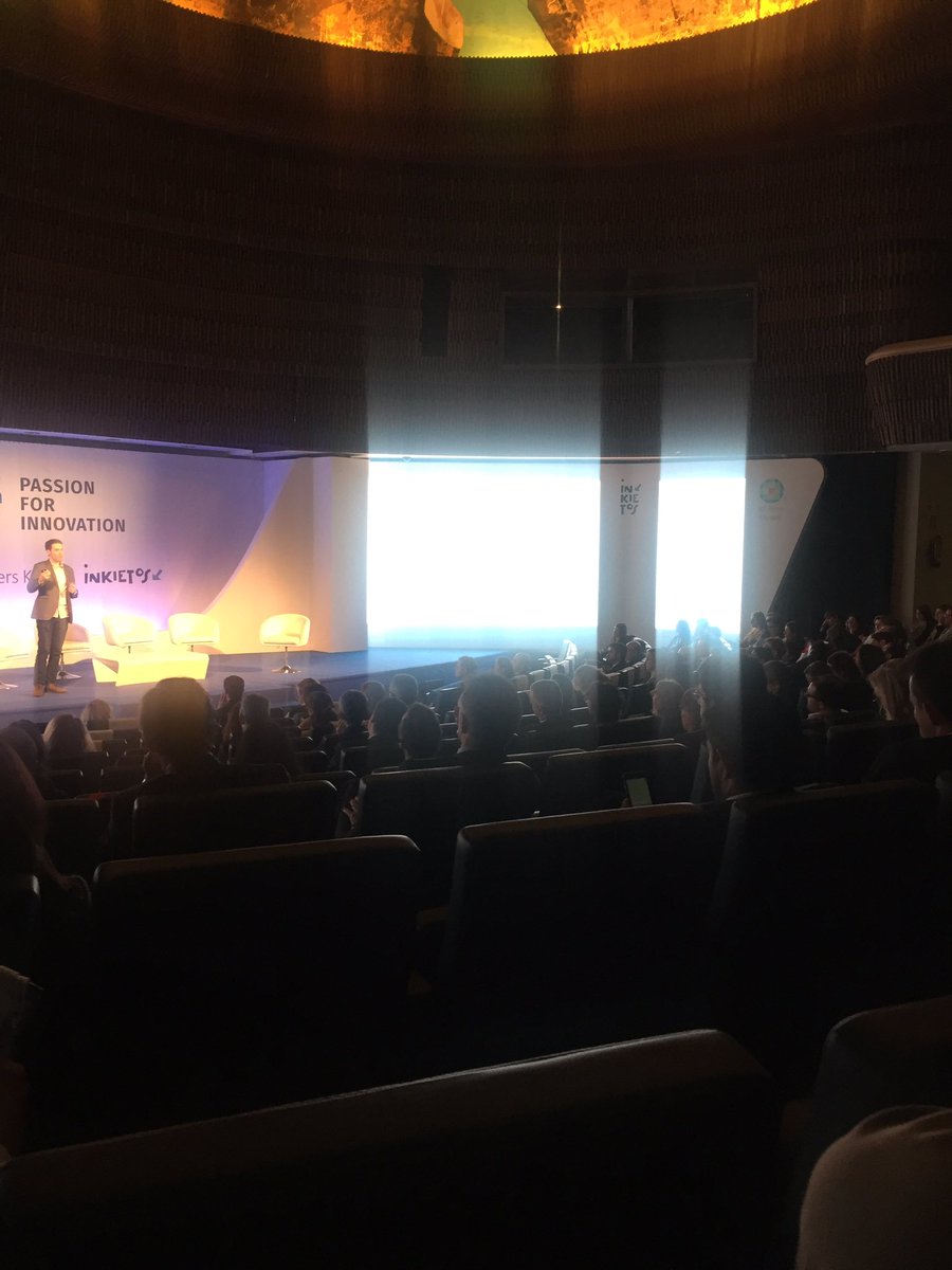 Mcervinho's tweet photo. #LegalForum16 los asistentes boquiabiertos con #blockchain que explica @gotoalberto 

El próximo año que se apunten a @SSBF16 https://t.co/tKkFJTyIlH