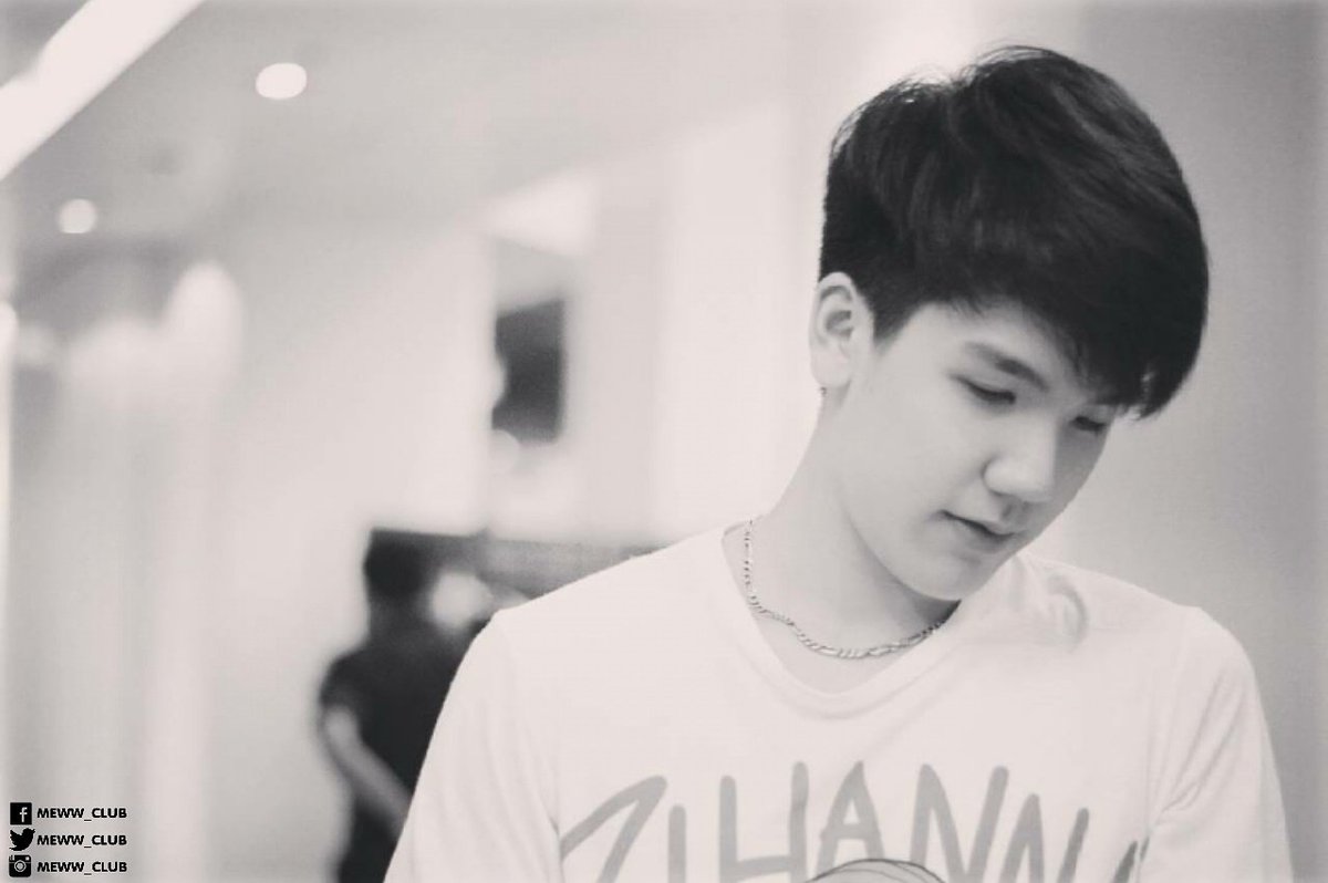 meww_club's tweet photo. 🎶 Close your eyes and give me your hand. 🎶 @mmewwt ☺ 
คิดถึงมิวกันมั้ย 😚💕 ดูแลตัวเองกันดีดีนะทุกคน~ #อยากจะร้องดังดังเดอะซีรีส์ #เป็ดidol https://t.co/xZQ3vDc0aS