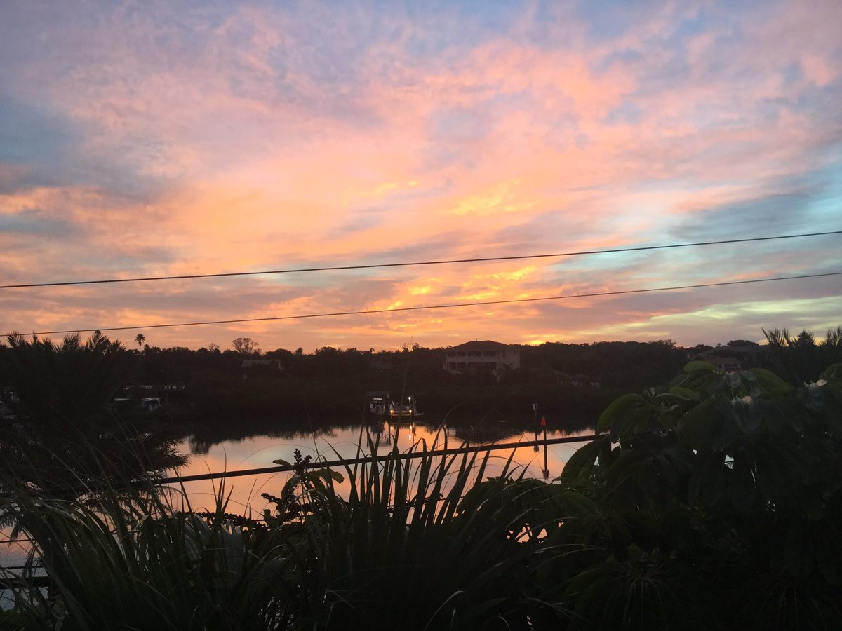 FergDevins's tweet photo. Just another perfect morning looking east @IHeartIRB https://t.co/xPOxKZOrmq