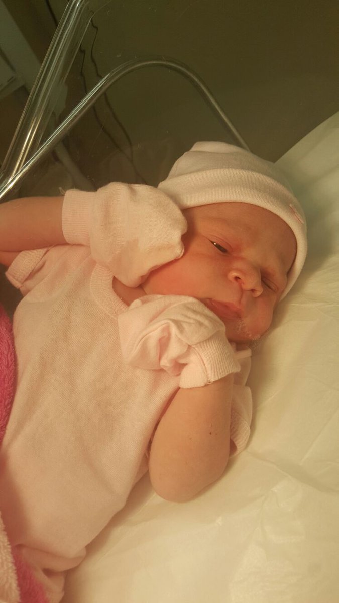 rosamarte12's tweet photo. En este día queremos felicitar a la cronista deportiva @Jessy_R05 por el nacimiento de su hija. Bienvenida al mundo Samantha 😍😍 https://t.co/dciq5nnmSa