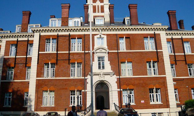 Preservationists <a href="/EEWGroup/">E End Waterway Group</a> appalled by Historic England’s ‘protect &amp; destroy’ stance on ex-hospital bit.ly/2eFp8KC <a href="/EastEndPSociety/">E E Preservation Soc</a>