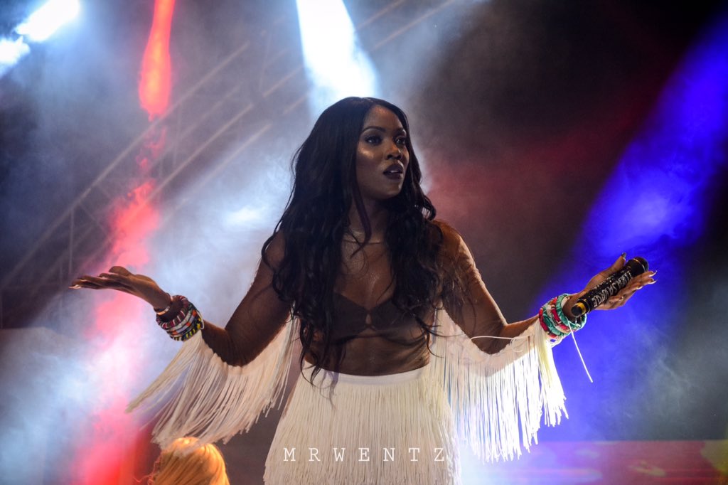 Eseosasays's tweet photo. #3thrones w/ @TiwaSavage #mrwentz https://t.co/YYQVYXHIRB