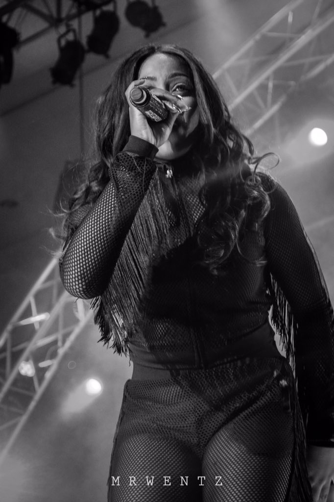 Eseosasays's tweet photo. #3thrones w/ @TiwaSavage #mrwentz https://t.co/YYQVYXHIRB