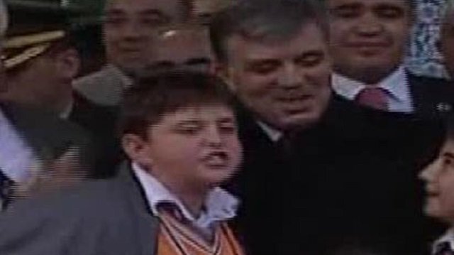 7 yıl önce 11. Cumhurbaşkanı Gül'le bir ziyaret sırasında kucaklaşan Uğurcan Koç, terör operasyonlarında öldürüldü
yenisafak.com/gundem/7-yil-s…