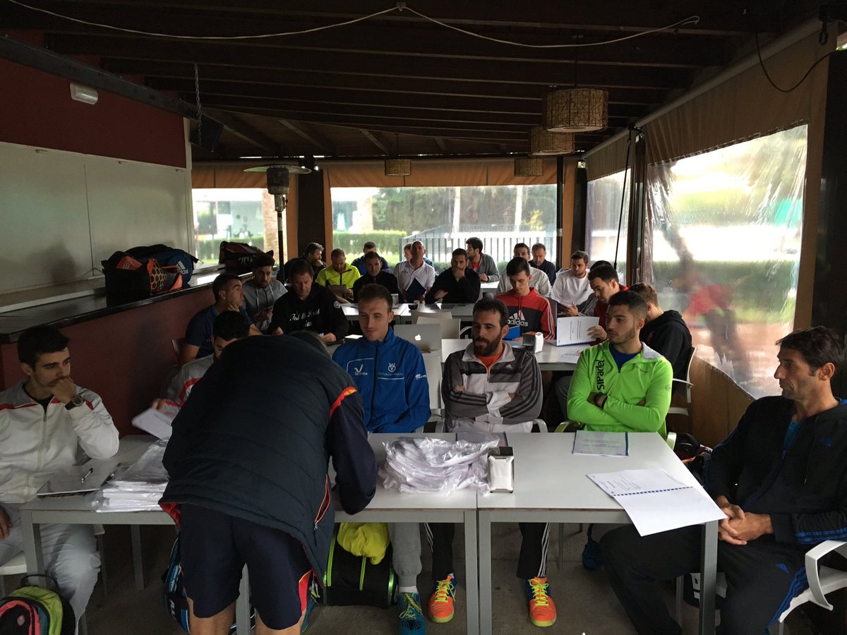 #FormacionFep Arranca el curso de monitor de Padel nivel I <a href="/padelfederacion/">Federación Española de Pádel</a> en Granada <a href="/cdcortijoaire/">CD Cortijo del Aire</a> <a href="/EchegarayM/">Martín Echegaray</a>