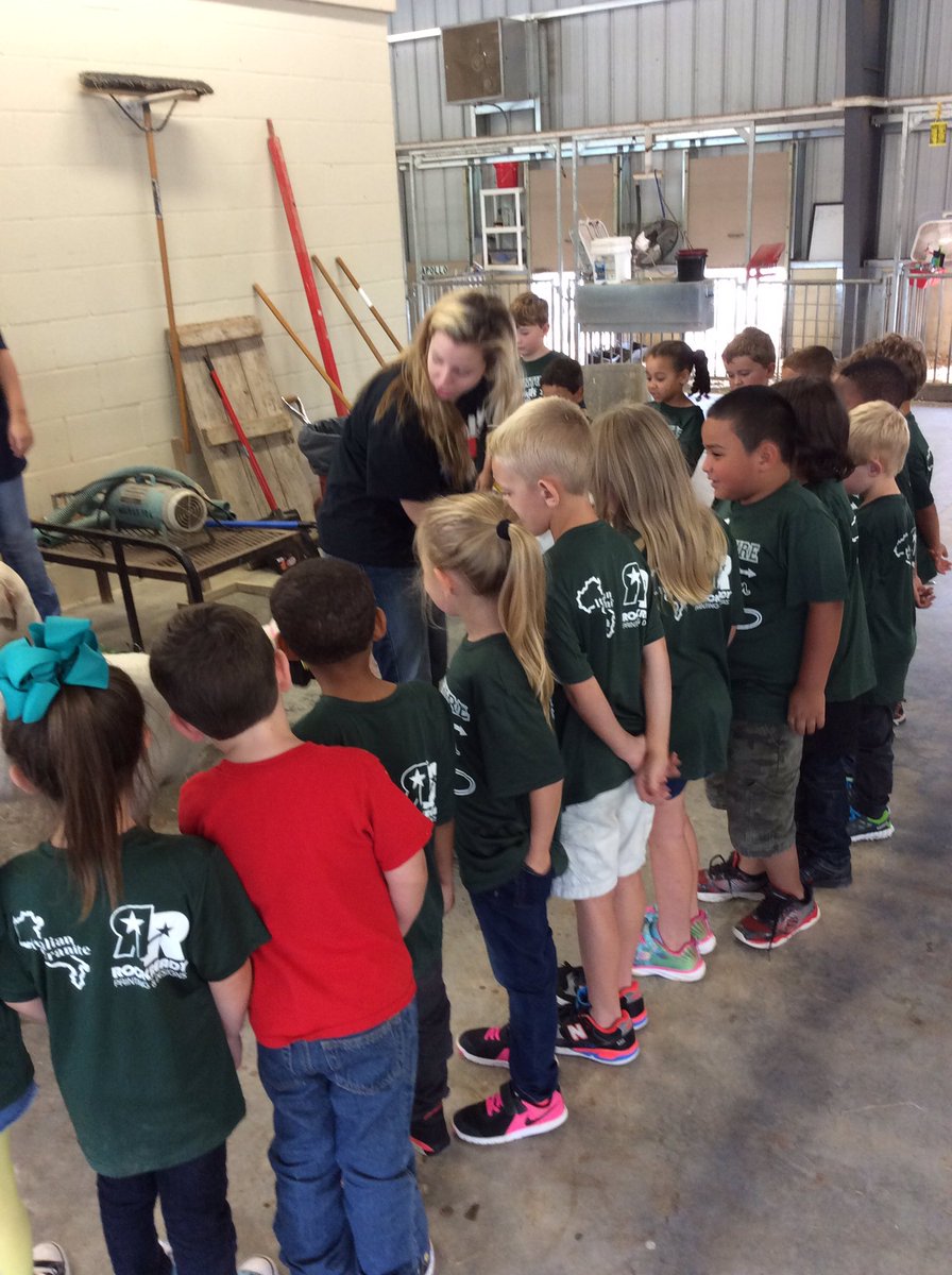 kjones_prek's tweet photo. We had a blast at the midway ag farm!! 🐄🐓🐖 https://t.co/caxBlwEsEh