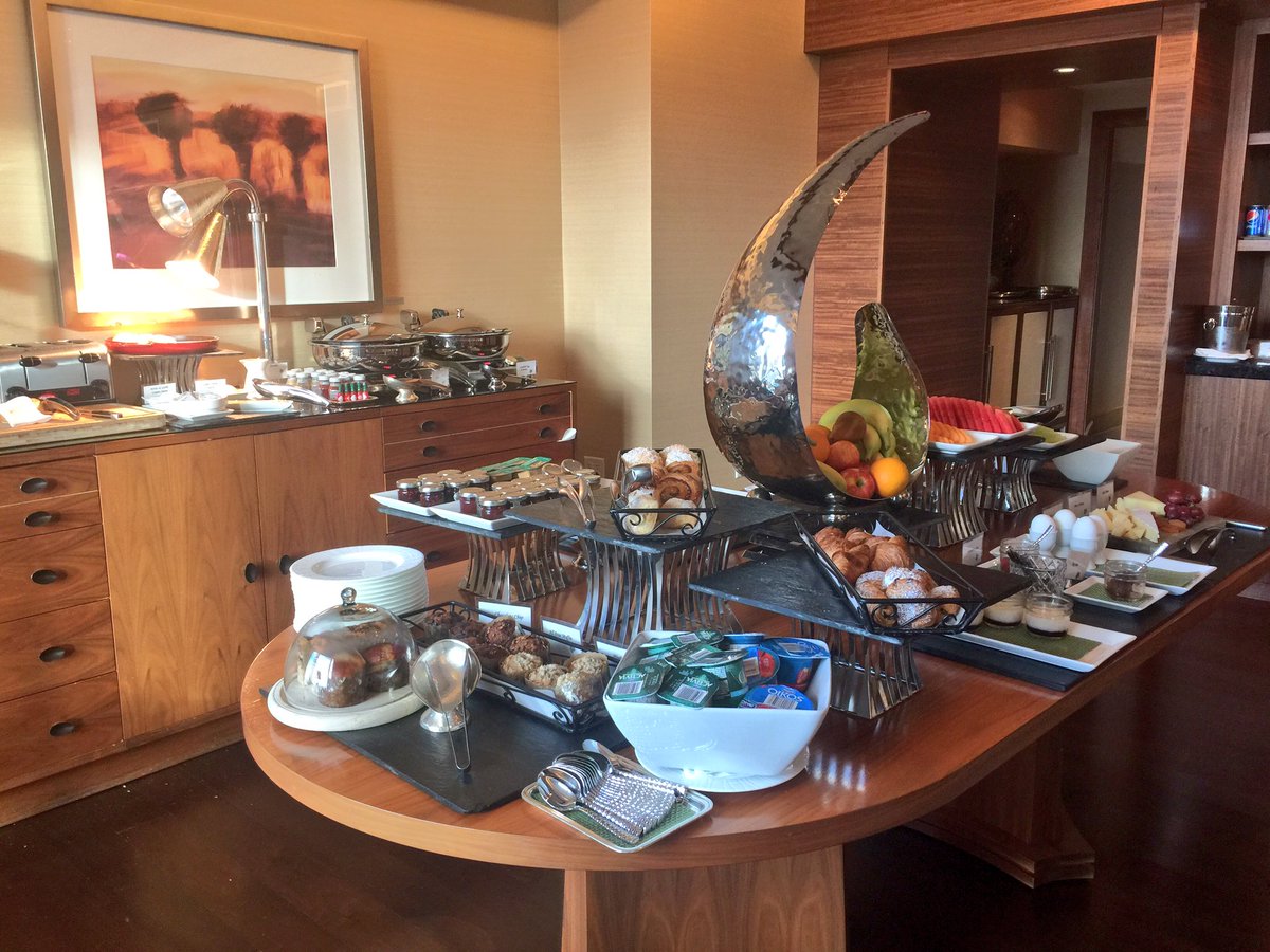 theplanetd's tweet photo. A grrreat start to the day! What a spread at the @RitzCarlton club lounge #Toronto #travel https://t.co/EvFNsLZVgR
