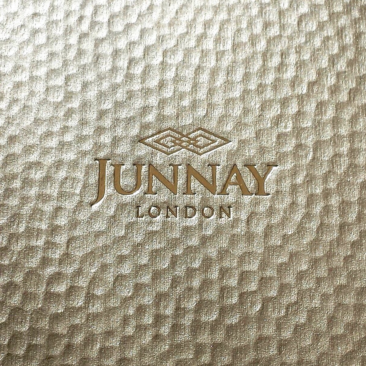 JUNNAY_London's tweet image. Creating eminently wearable pieces of jewellery with excellent craftsmanship. 
#refinedlook #stylish #jewellerydesigner  #gems #jewels