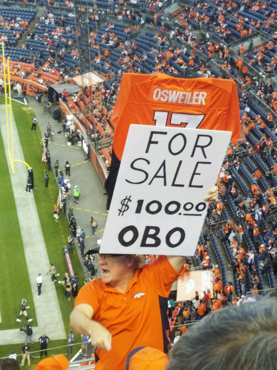 ajaleslie's tweet photo. @Broncos @ESanders_10 @Millerlite40 @ChrisHarrisJr @DeMarcusWare I wouldn't take this Jersey if it was free!! Way to show him Monday night https://t.co/YspO46DeBZ