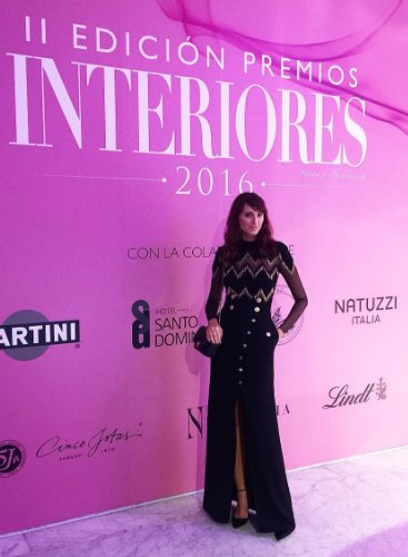 Espectacular <a href="/maytedlaiglesia/">Mayte de la Iglesia</a> de @bettafranchi y zapatos <a href="/jimmychoo/">Jimmy Choo</a> en la II edición de los Premios <a href="/interioresmag/">Revista Interiores</a>