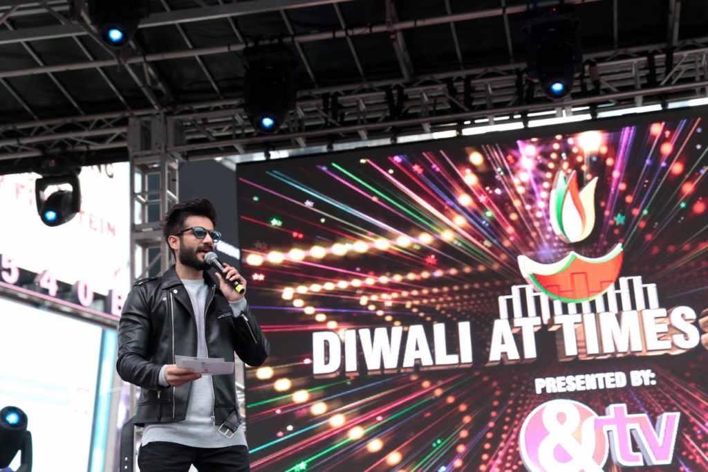 TackerPedia's tweet photo. @karantacker at the stage of #DATS2016 ! #DiwaliWithAndTV
Credit: Miss Malini https://t.co/SQ4Mt6VhSv