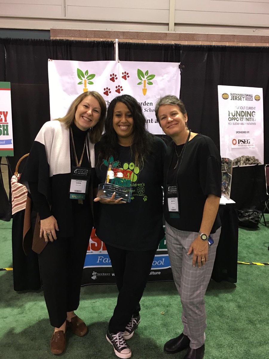 farmtoschoolnj's tweet photo. Stop by the Sustainable &amp; Healthy School's Center to learn about Farm to School &amp; school gardens #Workshop2016 #farmtoschool @BullockGarden https://t.co/Lb1i63TCXA