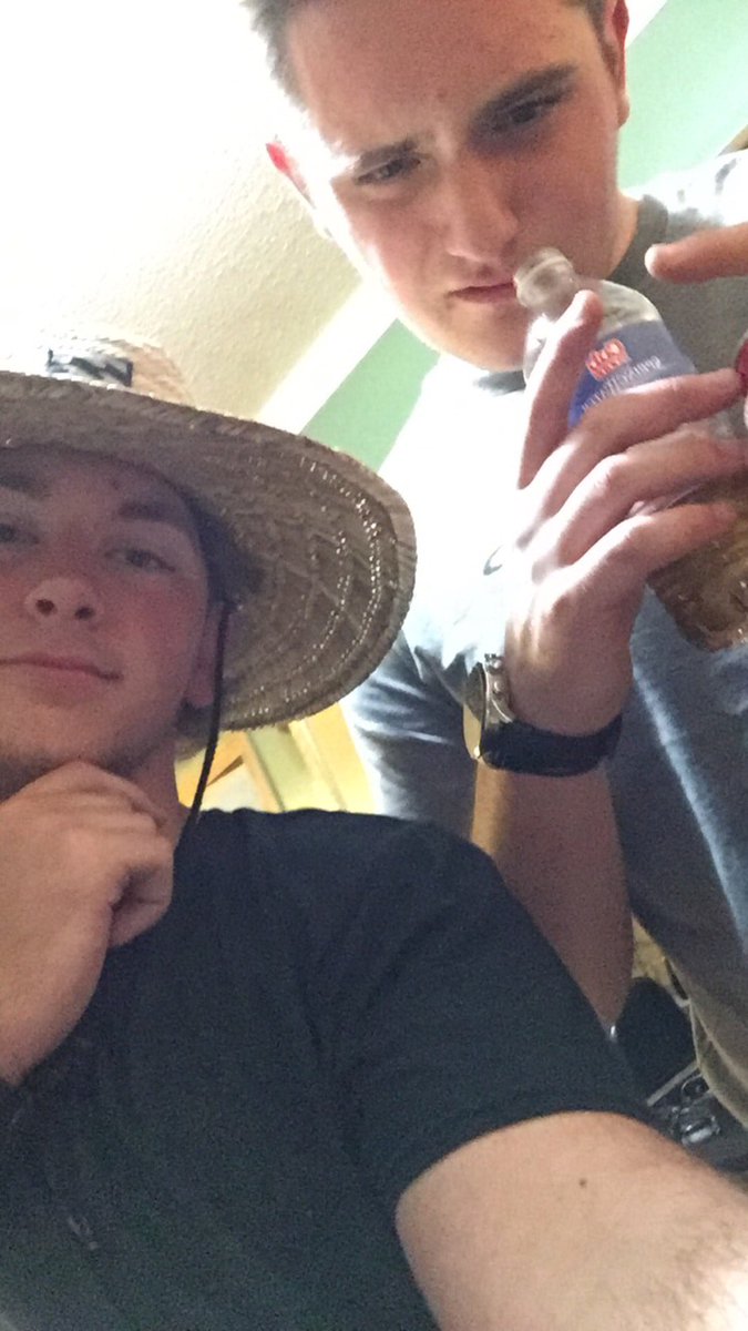 kyledan8's tweet photo. Happy birthday old man @T_Mclando!!😛😍💯 Have a good one brotha https://t.co/PGiEohArkB
