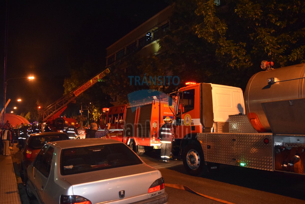 TransitoSMartin's tweet photo. Simulacro de incendios en el colegio Emilio Mitre. 21/10/2016 https://t.co/cHrno1RDpw