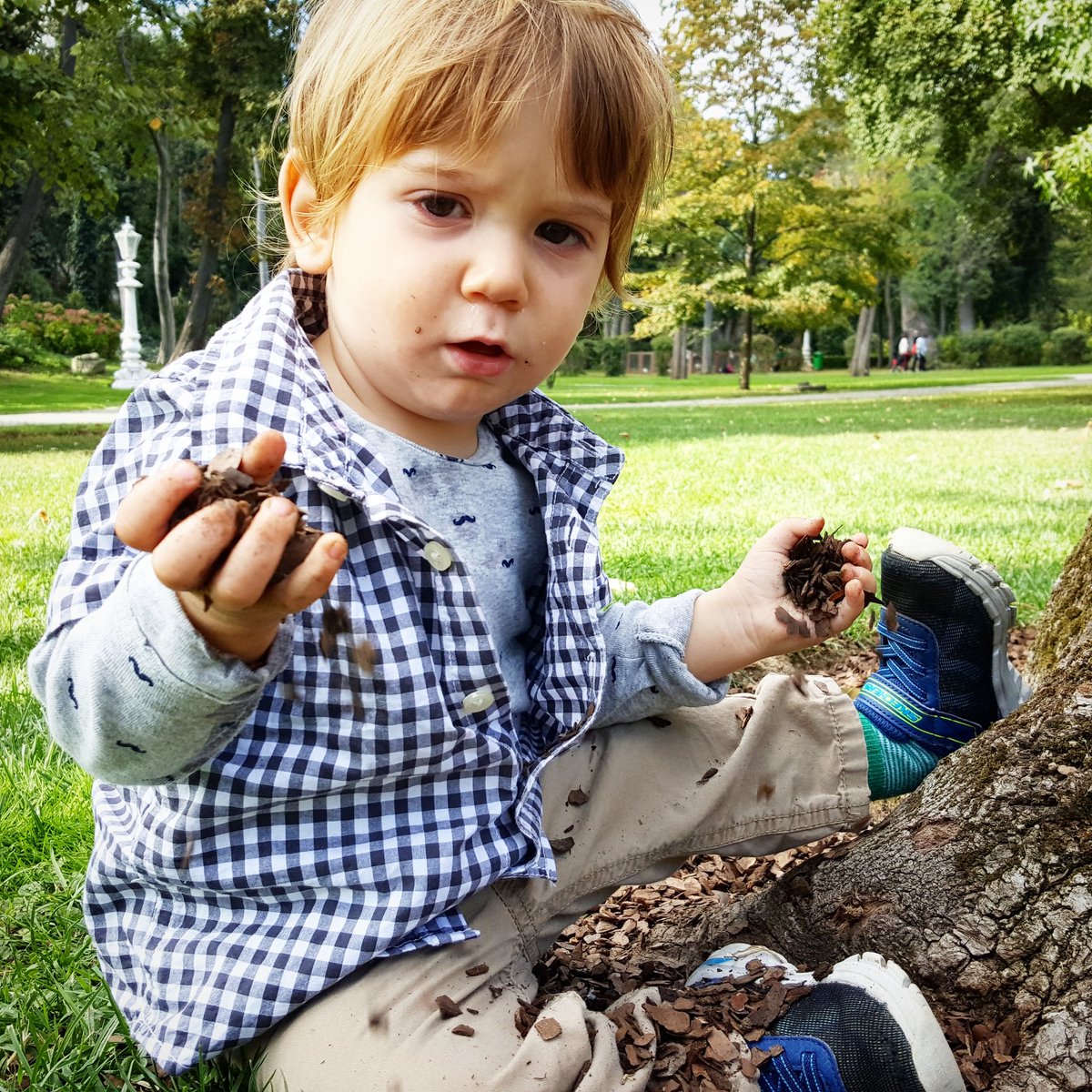 "Anneee, kirlenmek güzeldir!" 😜😄
#kirlenmekguzeldir #AcemiAnne #DenizBebek