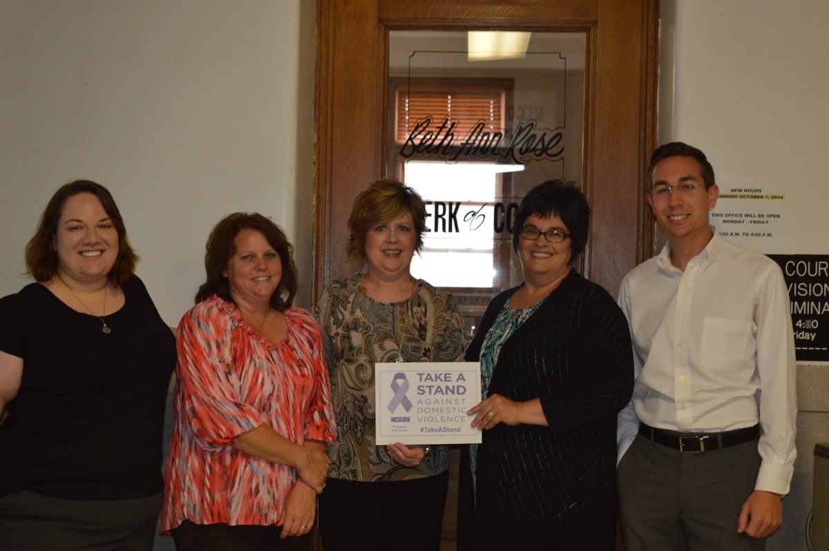 TCHelpCenter's tweet photo. Monroe Co Clerk of Courts is taking a stand against domestic violnce! #TakeAStand #dvam https://t.co/ejj4S4VZQk