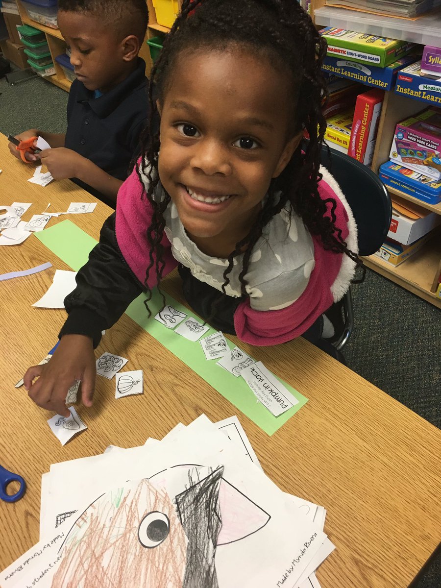 jsickmeier_lcss's tweet photo. Flow chart fun with Pumpkin Jack! Feeling artsy today! #kindercuteness #sequencingfun @sukaratana_lcss  @glandonsclass https://t.co/3o2uwNRqBI