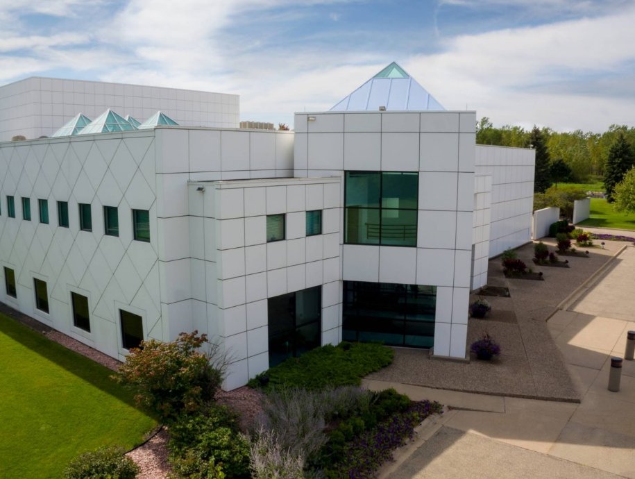 LocalCurrent's tweet photo. Prince’s @PaisleyPark is now open for tours — officially and permanently. https://t.co/6l1zAdfFXu https://t.co/QVn0NrBVYM