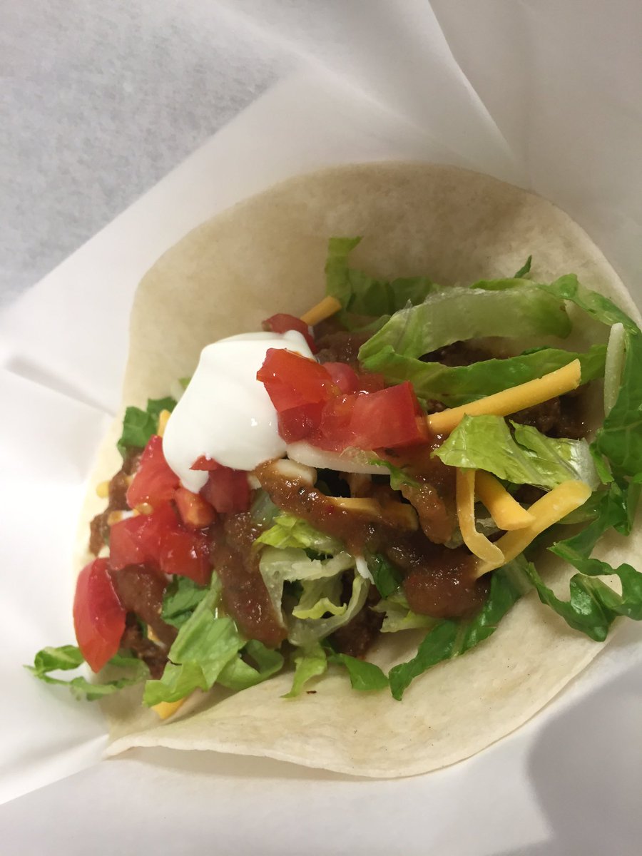 Happy taco Tuesday everyone!! $2 tacos all day! And if you retweet maybe I'll give you a free one 😘