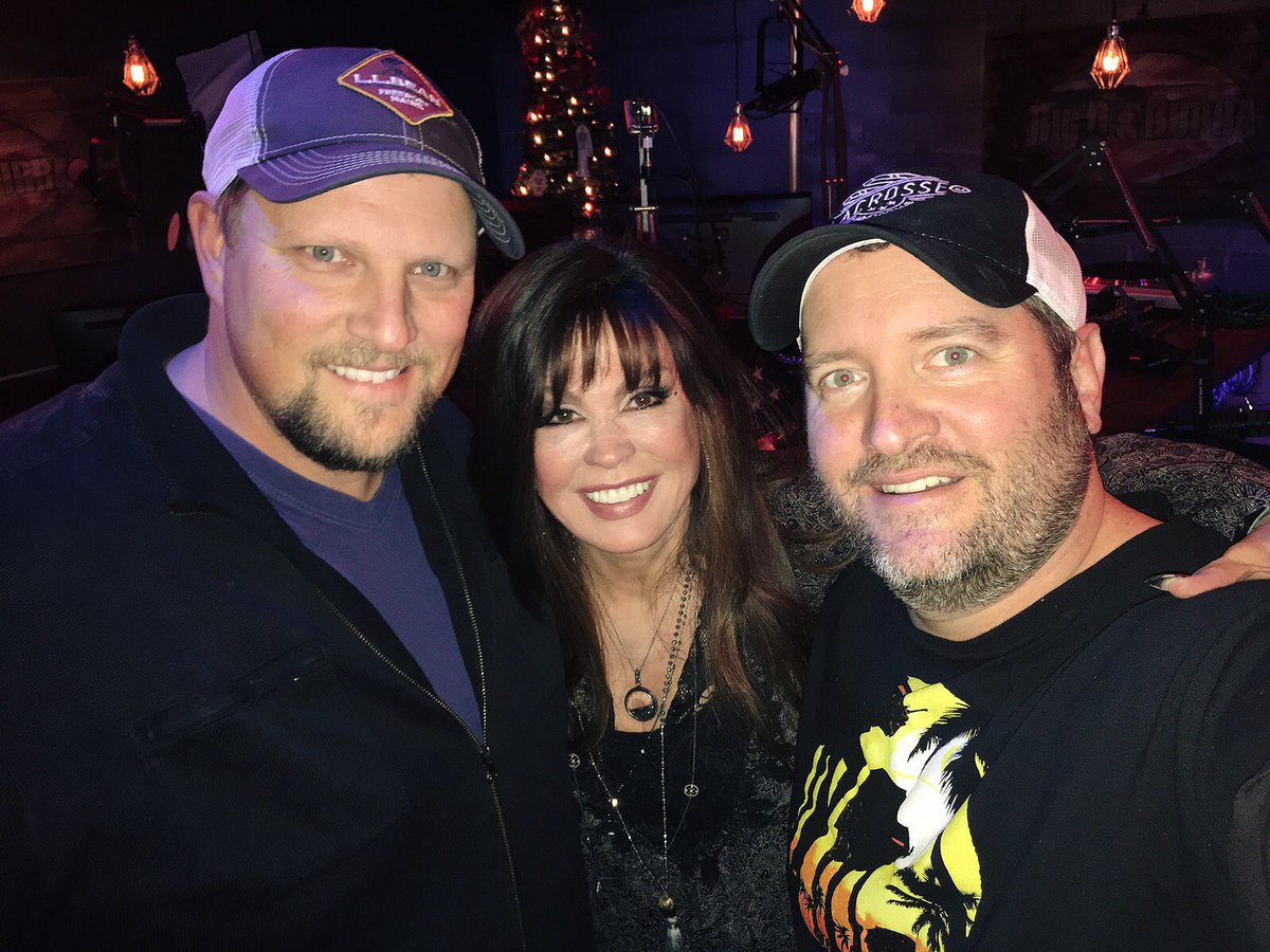 marieosmond's tweet photo. These guys are too funny!! 😂 Had an awesome time on the show @bigdandbubba 💋 https://t.co/OVpPqywHmh