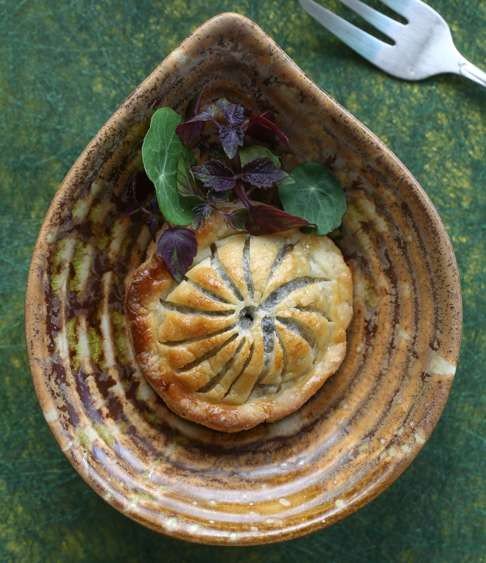susanjungfood's tweet photo. Scallop & #trufflepaste #pithiviers made with homemade #puffpastry using #seaweedbutter/#beurredalgues https://t.co/Tna7m8sDOL https://t.co/6WA6KOBNiZ