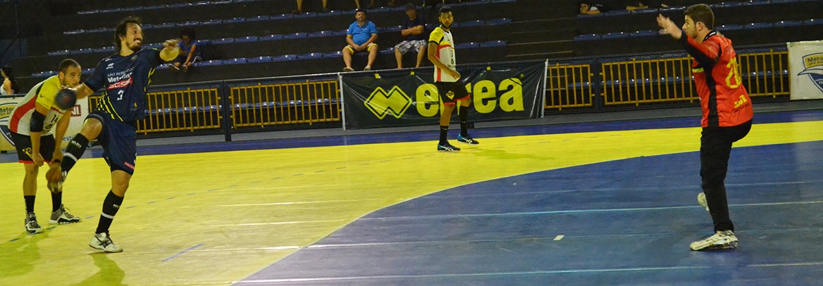 EsporteMeto's tweet photo. #Handebol Clássico entre Metô e S. Caetano decidirá o 3º lugar do Paulista! Será na quinta (27), às 19h, no EDA: https://t.co/J3u2uZD4O3 https://t.co/FtQ64N2xgm