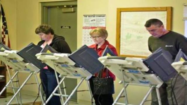 YoungCons's tweet photo. ALERT: Look What Happens When you Vote for Trump on Early Voting Machines... https://t.co/4ACL8xwqw0 https://t.co/cMzpACgh89