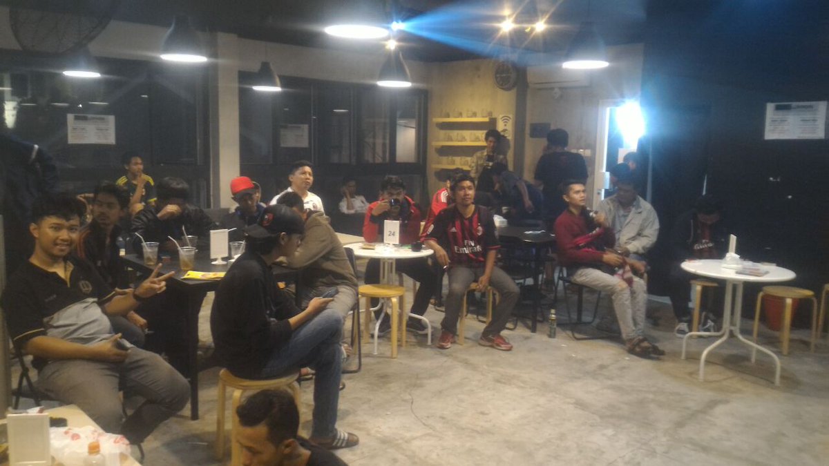 Suasana #NONBAR,Semangats guys ... :))
cc <a href="/MilanistiOrId/">Milanisti Indonesia</a>