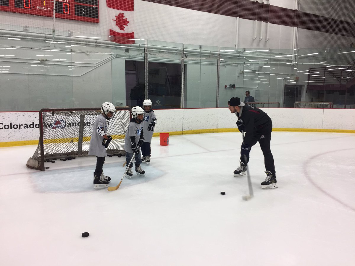 Time for a Break The Ice clinic with Eric Gelinas, Semyon Varlamov and kids from Centennial. https://t.co/SEoq8MBqRE