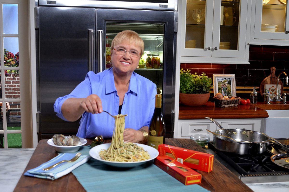 For #WorldPastaDay let's celebrate pasta &amp; how wonderful it is! Here is a fun clip where I talk about why I love it: youtube.com/watch?v=jNZoze…