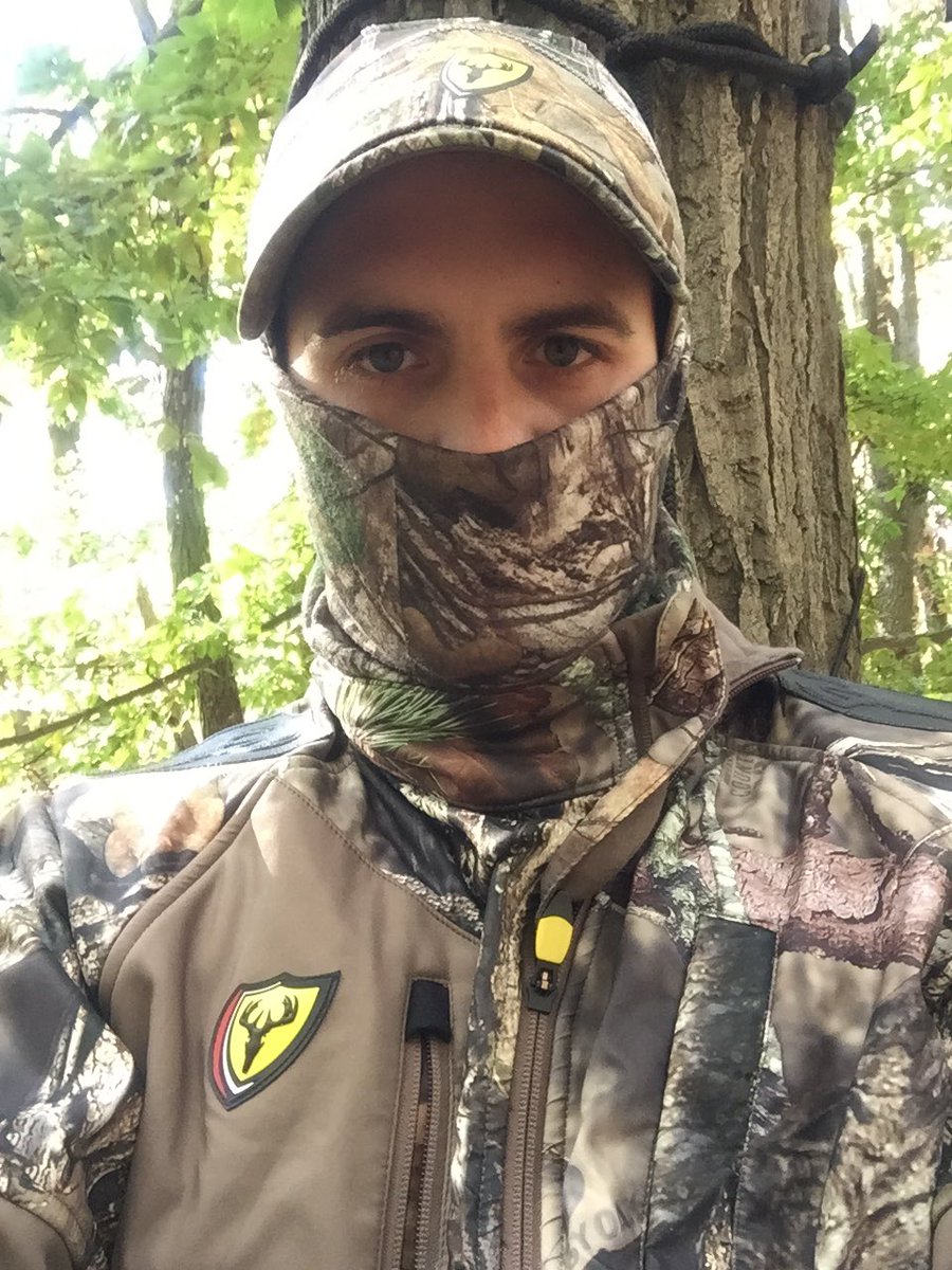 ASites79's tweet image. Trying my luck out on this windy and chilly day. Hope the deer are moving! #scentblocker #MossyOak