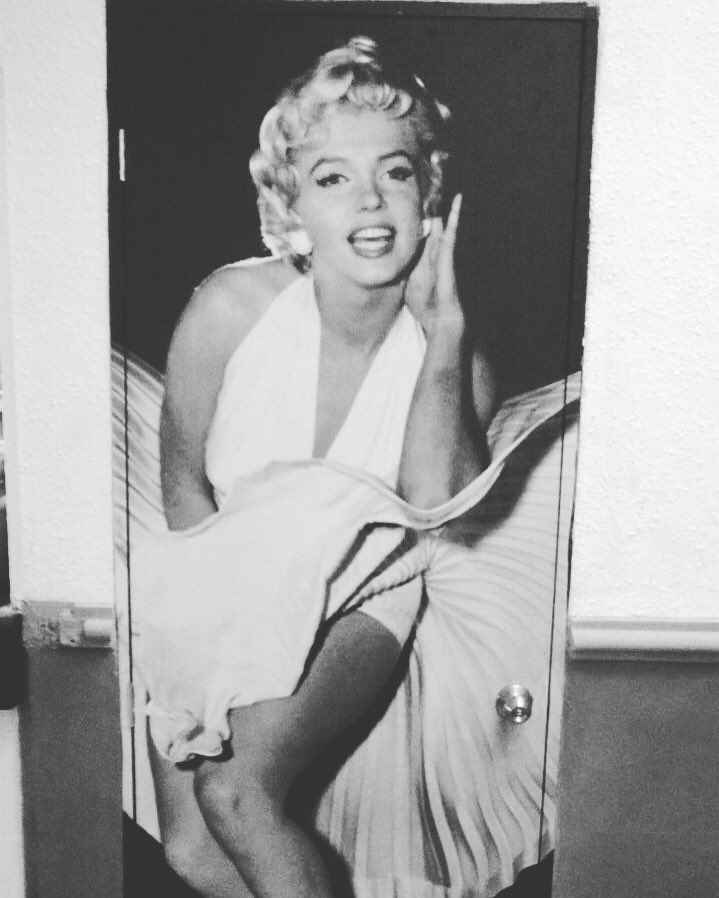 p_innova's tweet photo. Rotulacion de puertas en #vinyl #imprenta #impresiondigital #yucatan #merida #articulospromocionales #serigrafia https://t.co/q6CqXArsIO