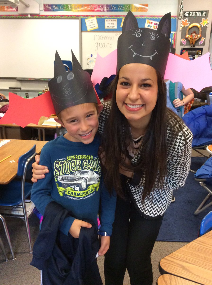 AnnieMeinberg's tweet photo. 2nd Graders gone BATTY! Don't we look FANG-TASTIC? 🌙@WassWolves https://t.co/SAR4NetEeO