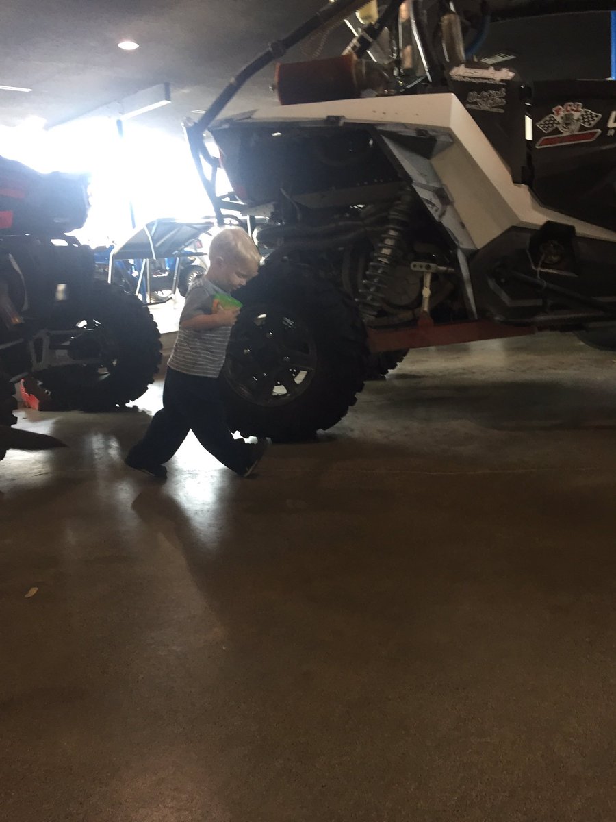 current_customs's tweet image. 