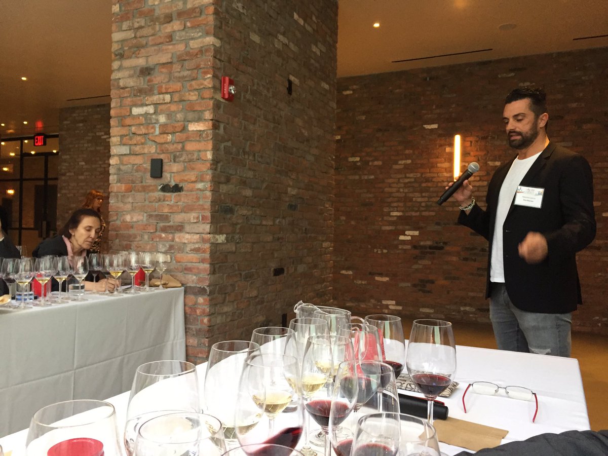 cvr_uswinetour's tweet photo. Wine seminar in NYC #RomagnaSangiovese #RomagnaAlbana with wine educator @giammariovilla thanks @IEEMWINE @WineMeridian @viniromagna #love🇮🇹 https://t.co/dpurQiND2t