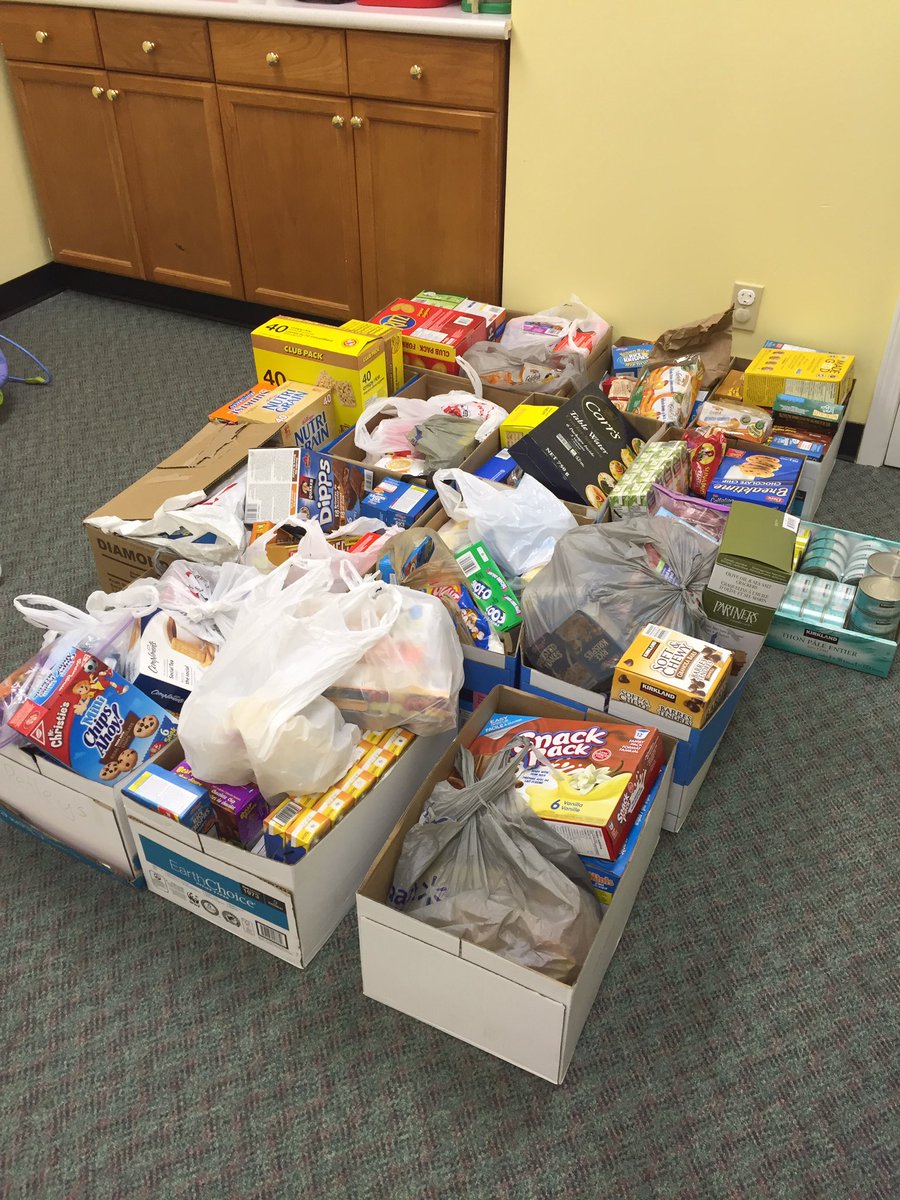 JohnMEstabrooks's tweet photo. I'm grateful for the generosity, compassion & concern shown by the grade 2 classes at @ffca_nee! #snackdrive #goldenrule @brownbaggingit https://t.co/5Az1JEHP5B