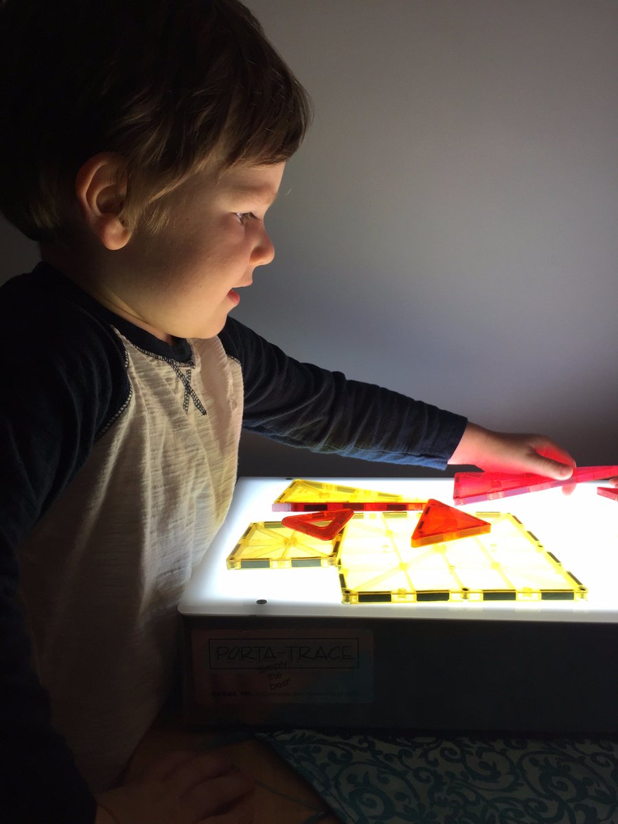 HNLearning's tweet image. Exploring light...How do the objects change when placed on the light table?  Are there many shades of color? Why?