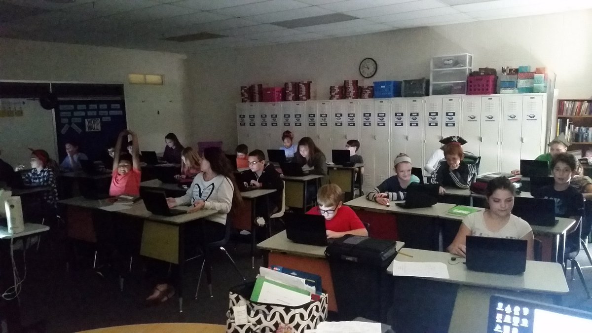 KristiYounger's tweet photo. Intense drawings of zero pairs on our Nearpod lesson today! #crockettroos https://t.co/Ky2d3e2iFW