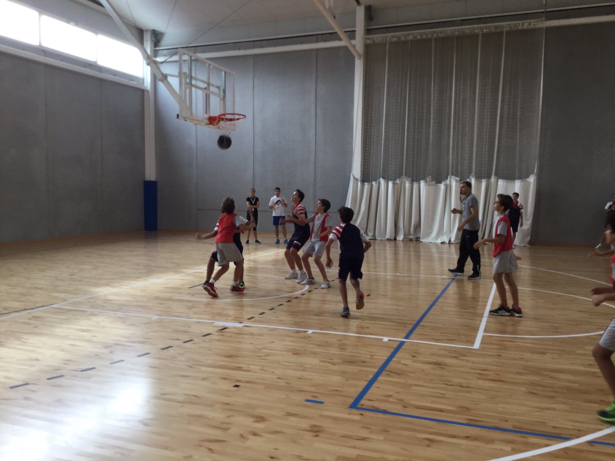 CaxtonPEdept's tweet photo. Fantastic time the Valencian Schools basketball competition today! https://t.co/u2HNBvu3M4