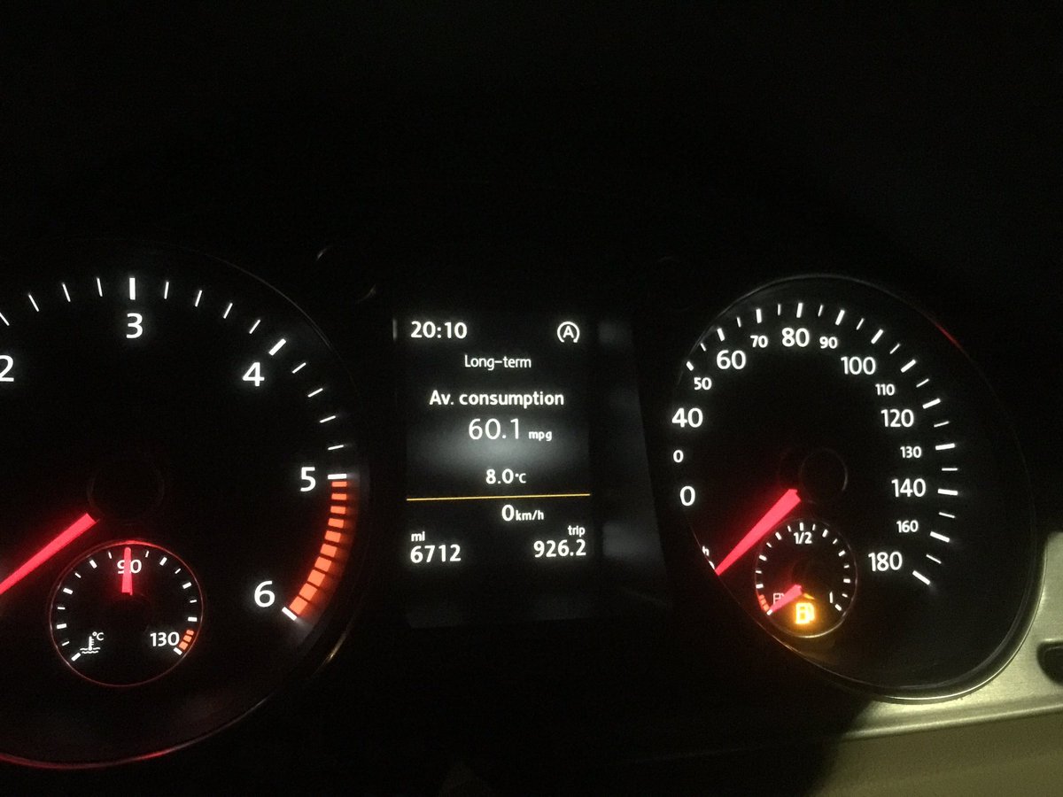 KingKhaled7's tweet photo. @MonMotorsVW @SinclairVW look @myCarcc more than 1000 miles on one tank of diesel. #ImChuffed 926 on clock plus 77 miles left #happyDriving https://t.co/BLWfbmHLLz